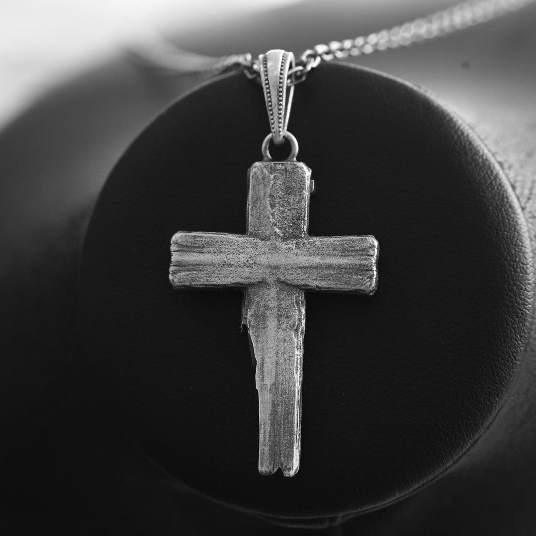 Сребърен медальон 925 – масивен мъжки кръст, символ на вяра и решителност, ръчна изработка | Арт Дива