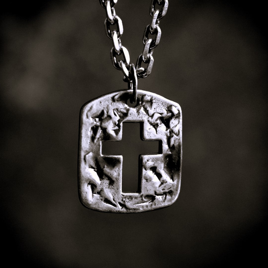 Сребърен медальон 925 – голям масивен мъжки кръст с текстурирана повърхност | Арт Дива