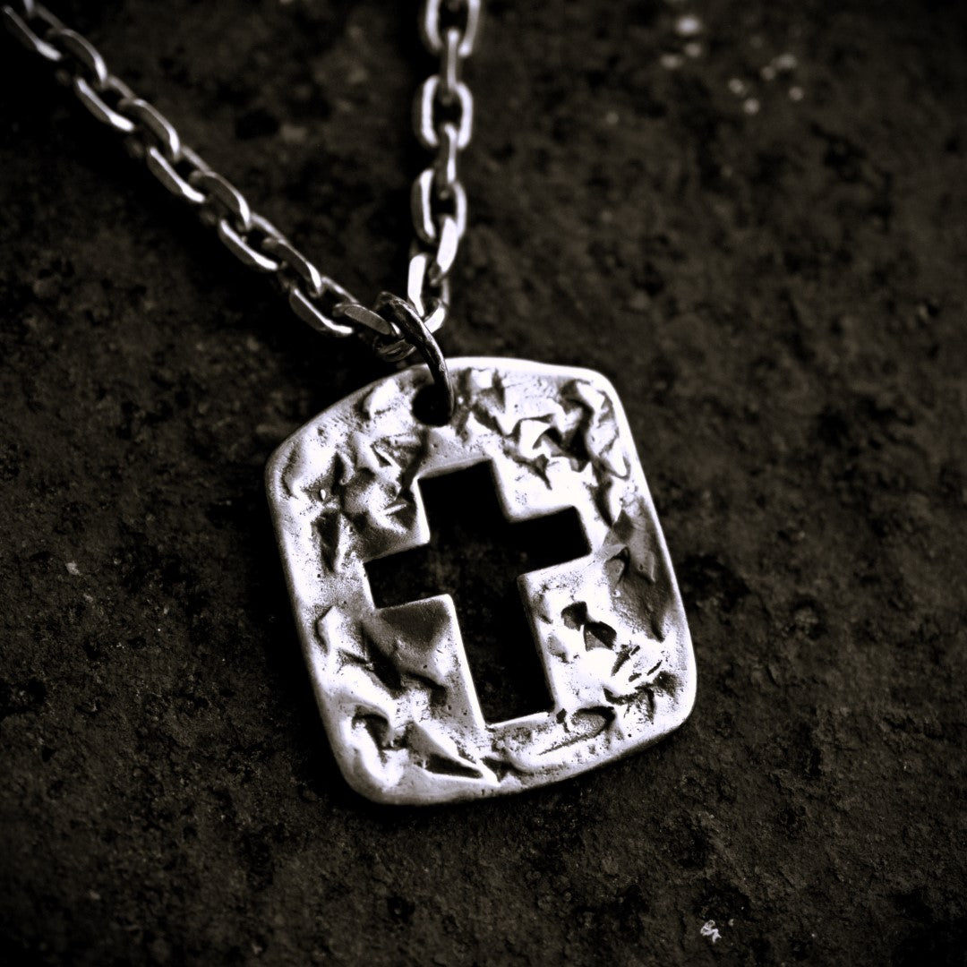 Сребърен медальон 925 – голям масивен мъжки кръст с текстурирана повърхност | Арт Дива