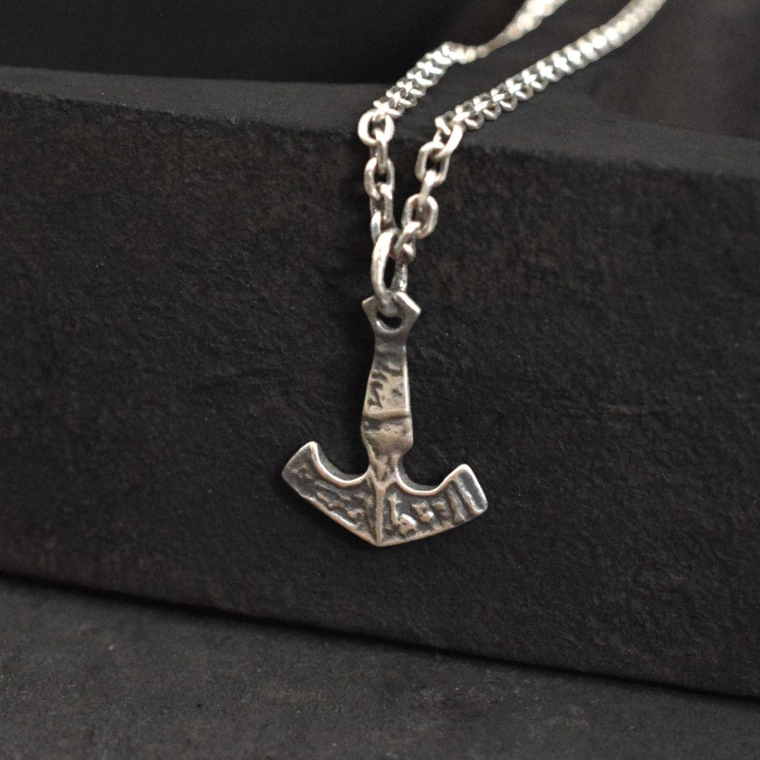 Сребърен медальон 925 „Котва на силата“ | Символ на стабилност и смелост | Ръчно изработено мъжко бижу от ArtDiva | Бохо – Рустик – Скулптурно бижу