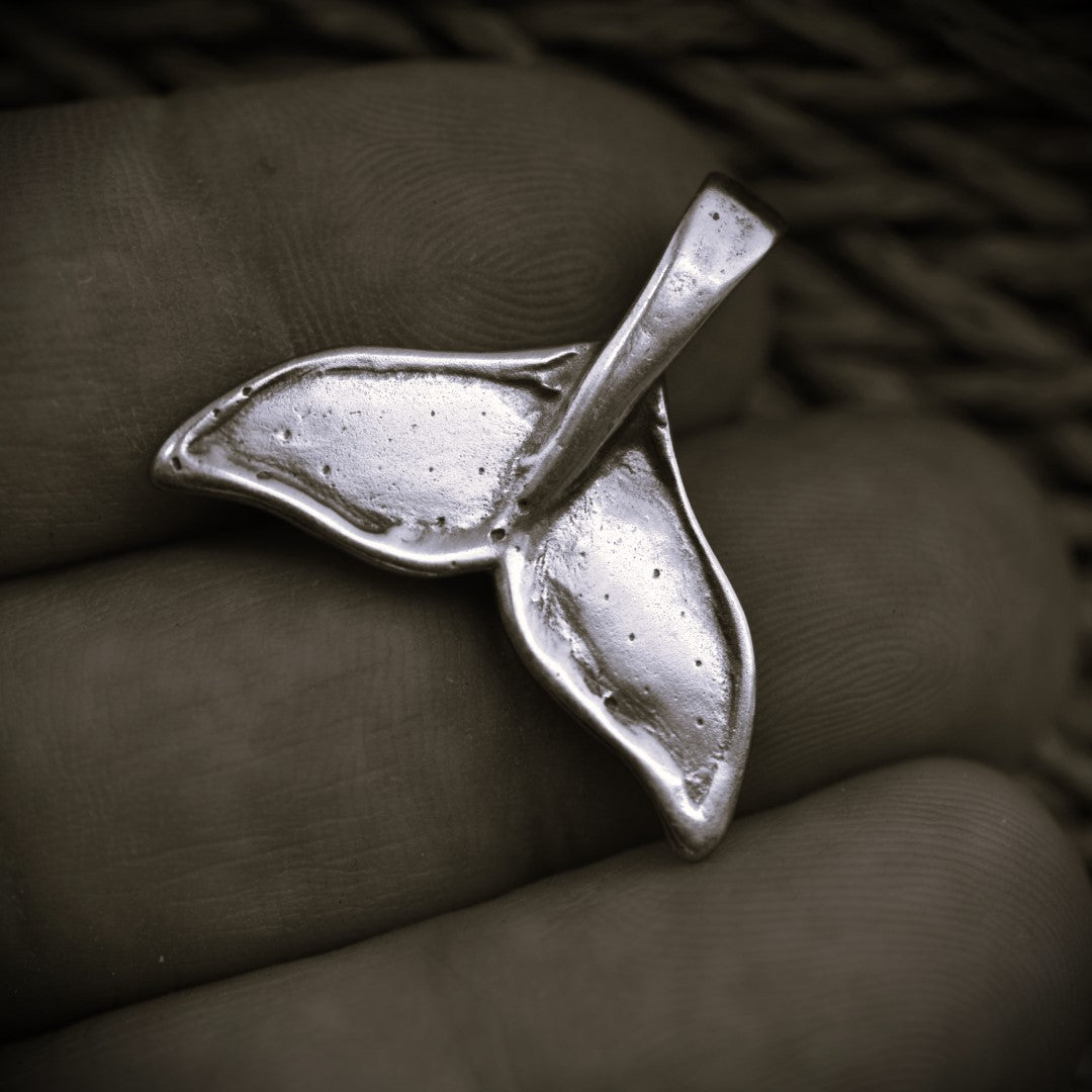Мъжки медальон, сребро 925 – „Опашка на кит“ | Бохо – Рюстик – Скулптурни бижута | Ръчна изработка | Арт дива