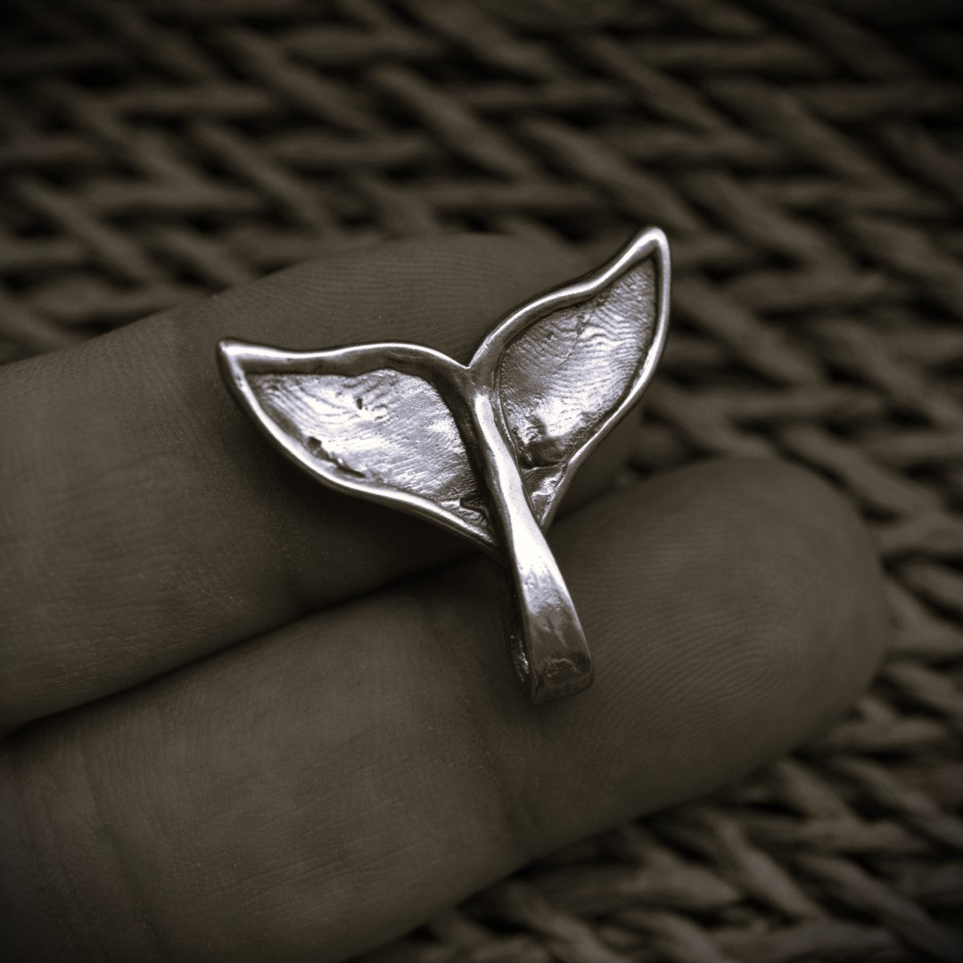 Мъжки медальон, сребро 925 – „Опашка на кит“ | Бохо – Рюстик – Скулптурни бижута | Ръчна изработка | Арт дива
