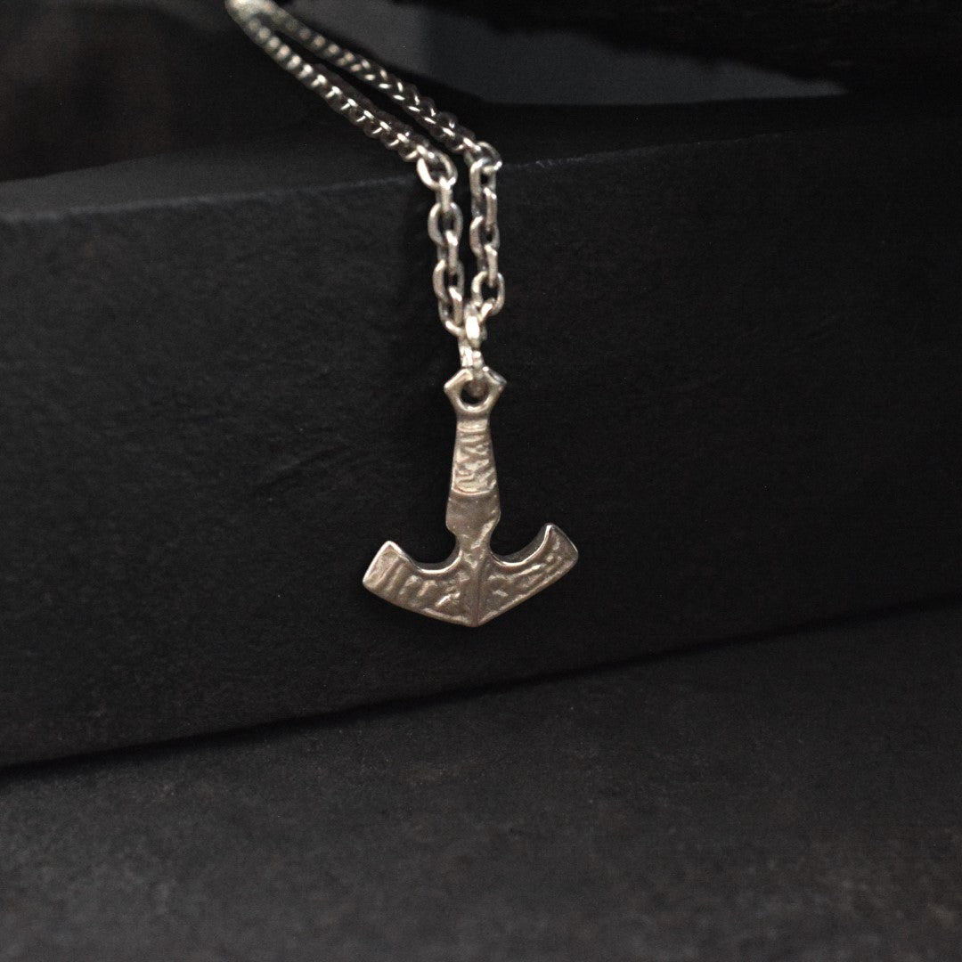 Сребърен медальон 925 “Викингска Котва” | Символ на Вяра, Надежда и Любов | Ръчно изработено мъжко бижу от ArtDiva | Бохо – Рустик – Скулптурно