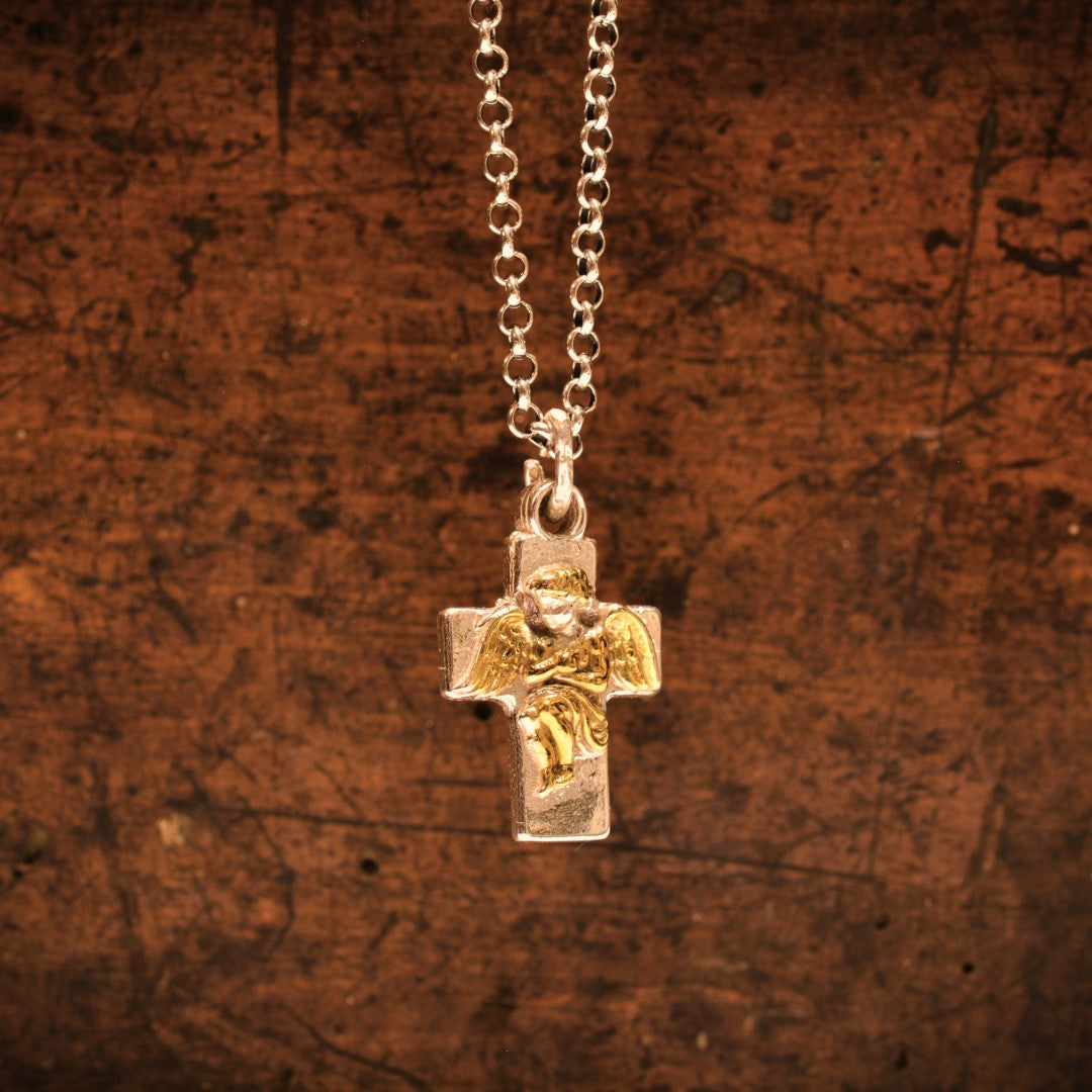 Сребърен медальон 925 „Ангелска прегръдка“ | Талисман за любов и закрила | Бохо рустик скулптурно бижу, ръчна изработка | ArtDiva