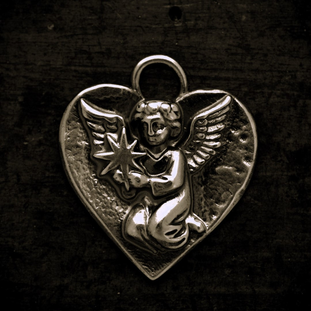 Сребърен медальон 925 „Небесен ангел със звезда“ | Талисман за любов, памет и закрила | Бохо рустик скулптурно бижу, ръчна изработка | ArtDiva