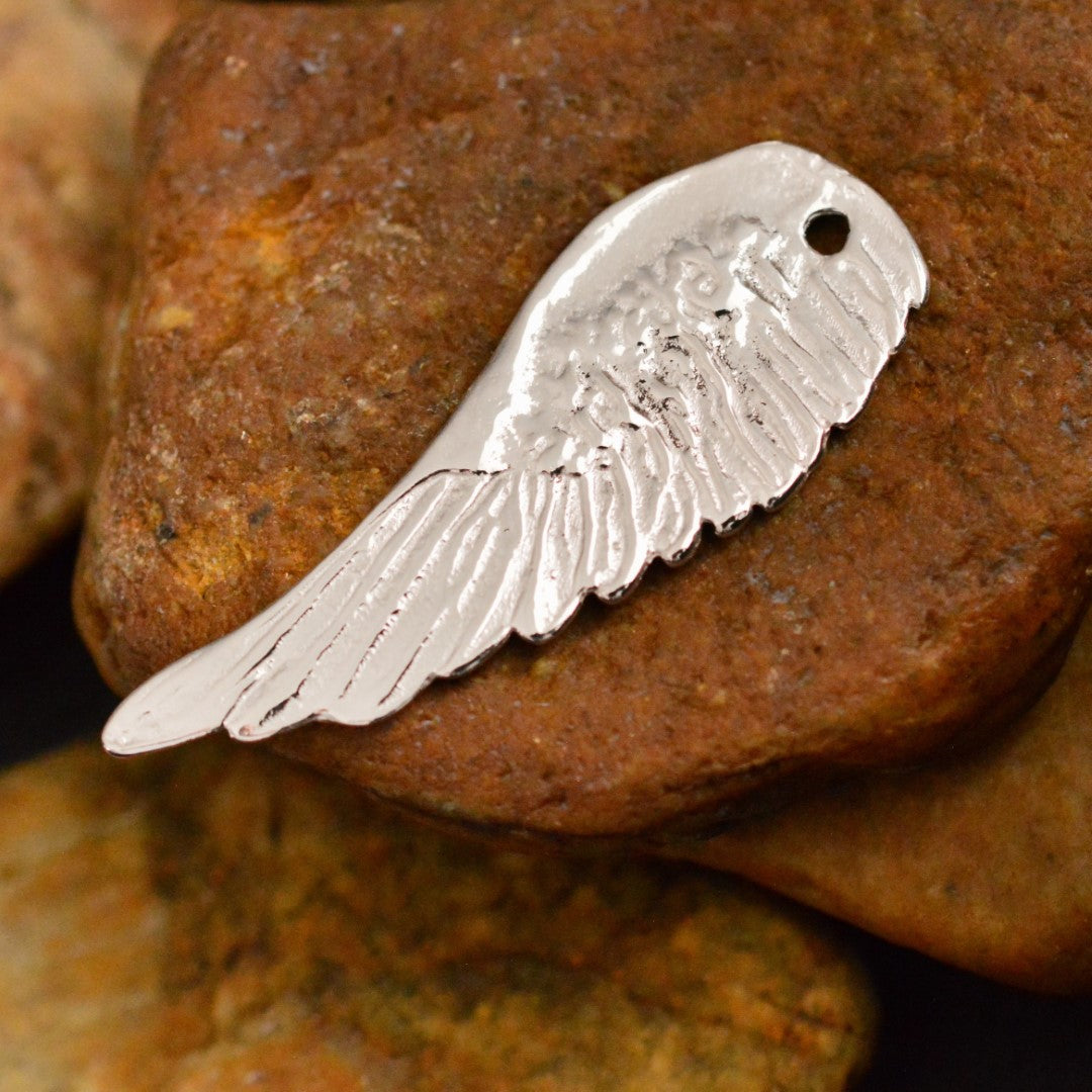 Сребърен медальон 925 ангелско крило – ръчно изработени бохо, скулптурни и рюстик бижута, талисман за закрила и духовна сила | Арт Дива