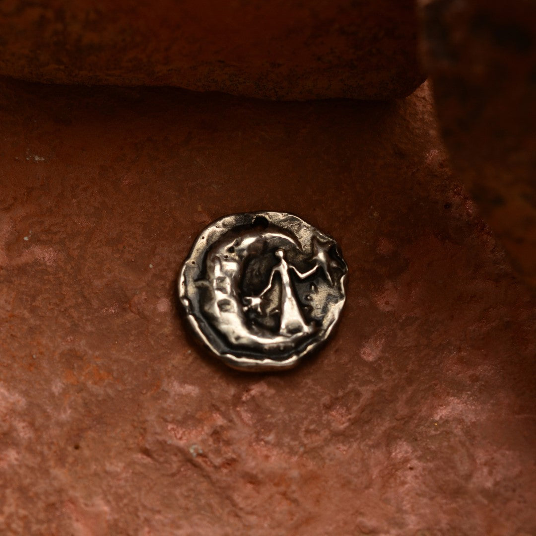 Ръчно изработен сребърен медальон 925 „Ангелът поставя звезда на небето“ във винтидж стил | Талисман за вечна памет и духовна връзка | Амулет на любовта към изгубен близък | Арт Дива