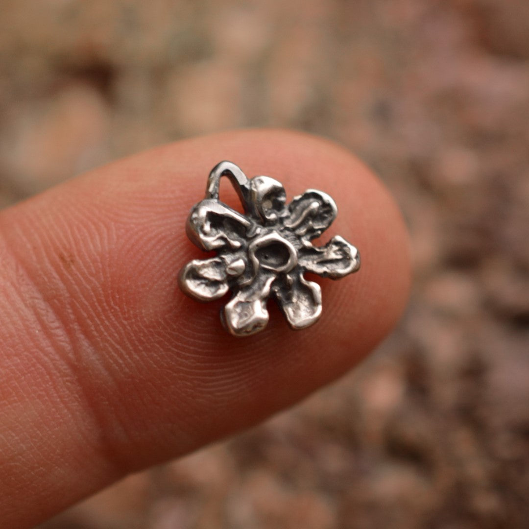 Сребърен медальон 925 цвете – талисман за хармония, скулптурни бижута, бохо стил, ръчна изработка, подходящ подарък за майка, дъщеря или приятелка Арт Дива
