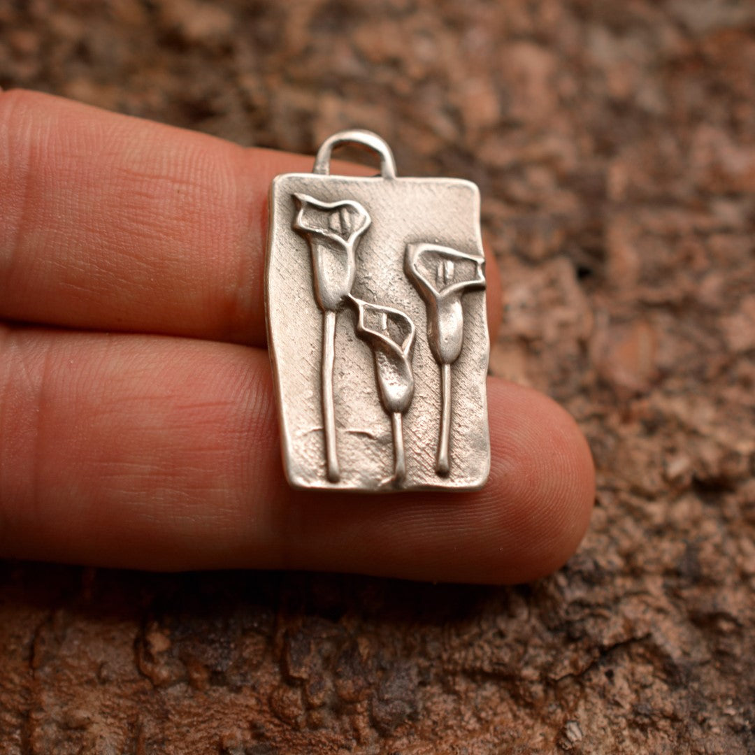 Сребърен медальон 925 „Кали“ – символ на женственост, красота и хармония | Талисман за приятелство и свързаност | Арт Дива