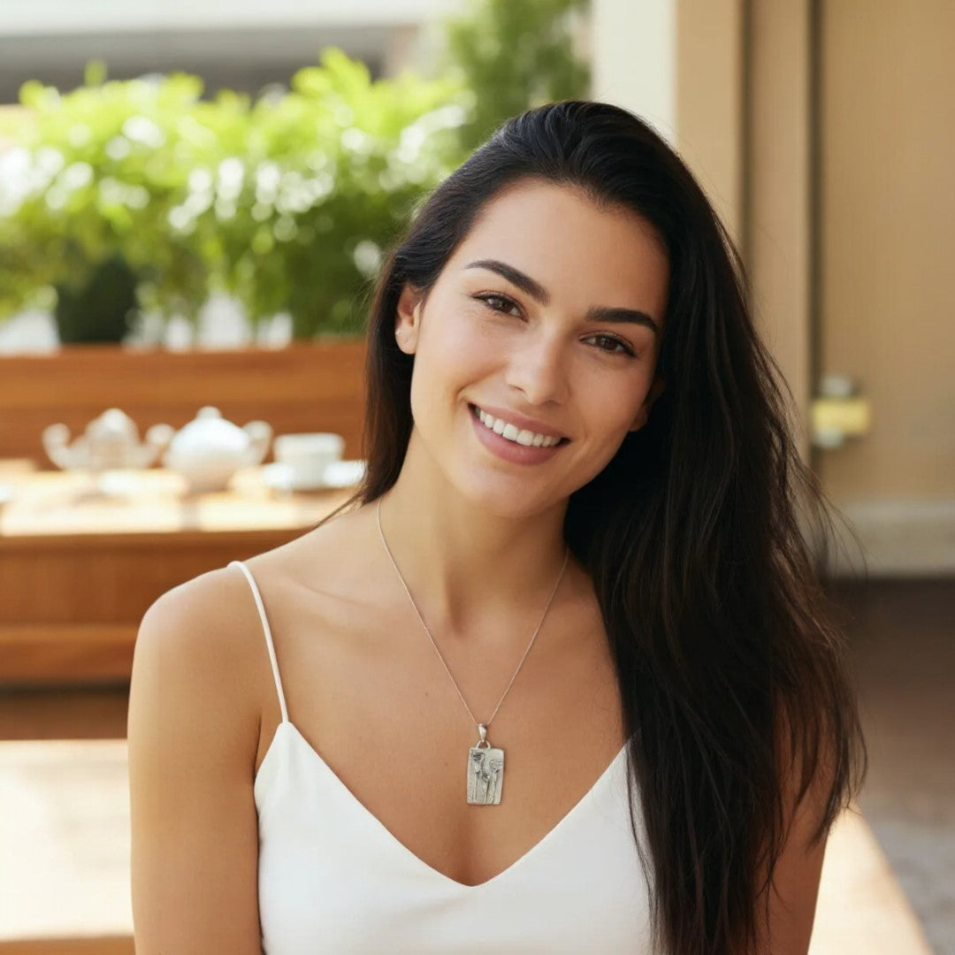 Сребърен медальон 925 „Кали“ – символ на женственост, красота и хармония | Талисман за приятелство и свързаност | Арт Дива