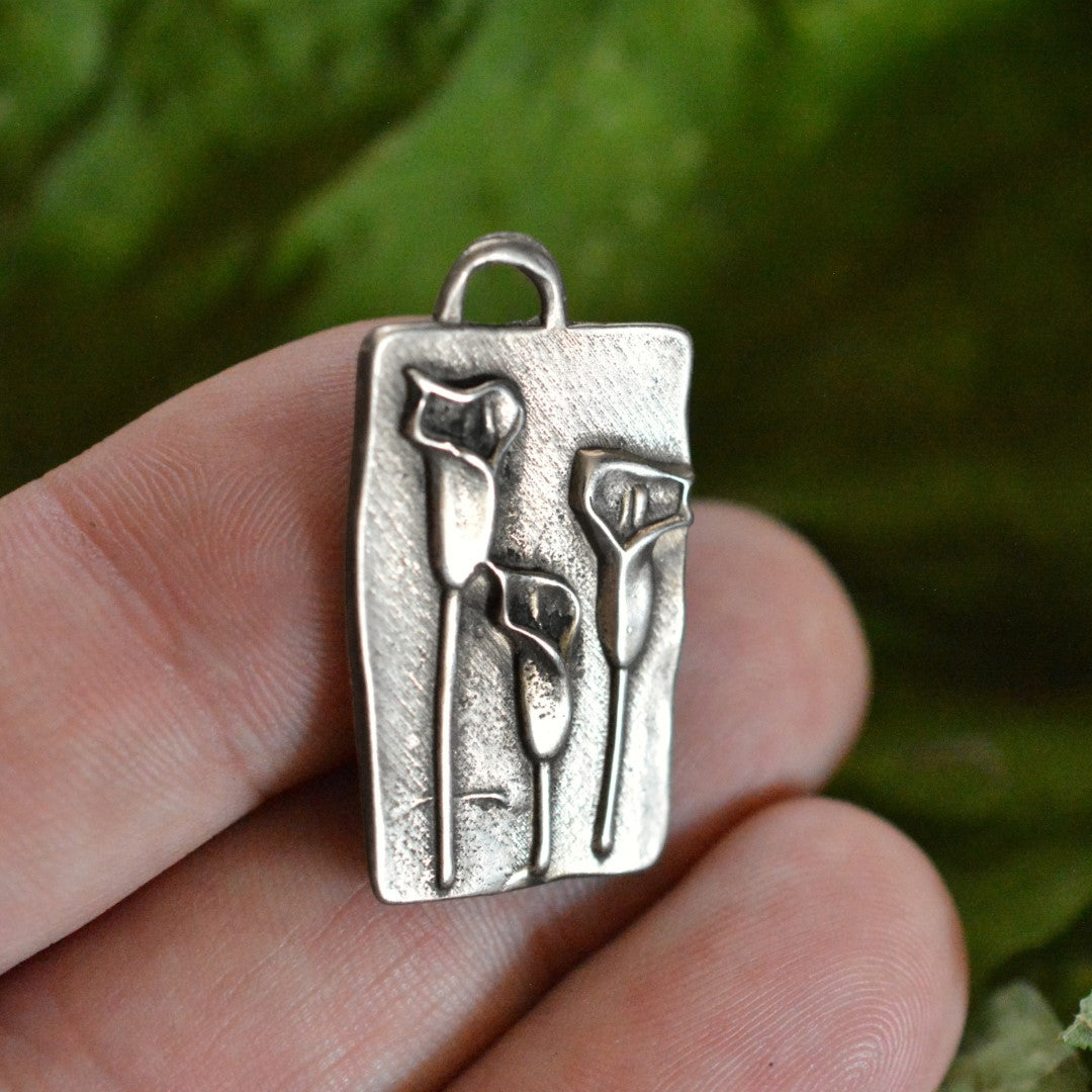 Сребърен медальон 925 „Кали“ – символ на женственост, красота и хармония | Талисман за приятелство и свързаност | Арт Дива