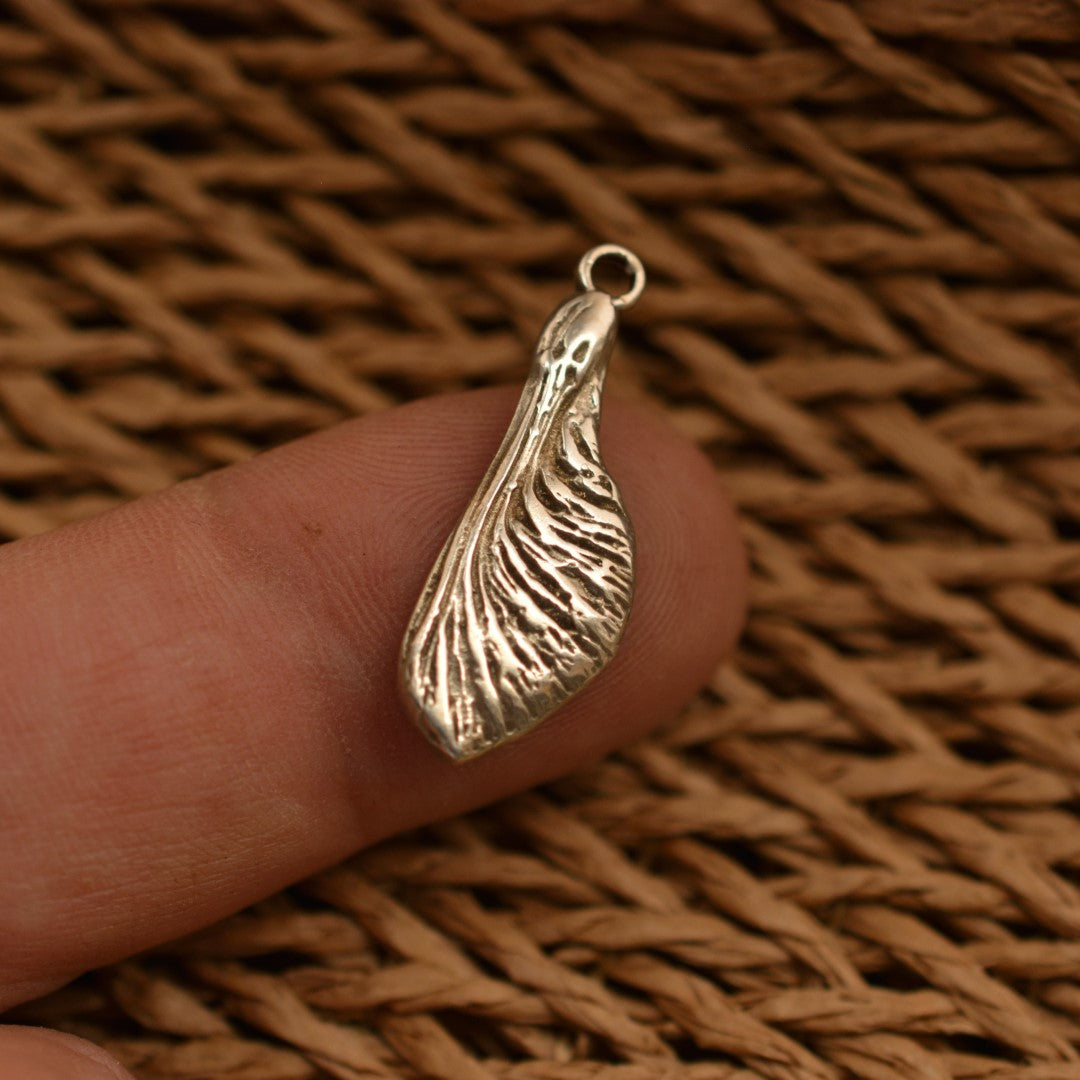Сребърен медальон 925 „Кленово семе“ | Ръчна изработка | Талисман против бездетие и за нов живот | Арт Дива
