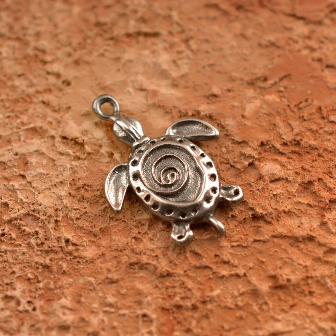 Сребърен медальон 925 „Костенурка“ | Символ на дълголетие, мъдрост и закрила | Ръчно изработен бохо рустик талисман от Art Diva