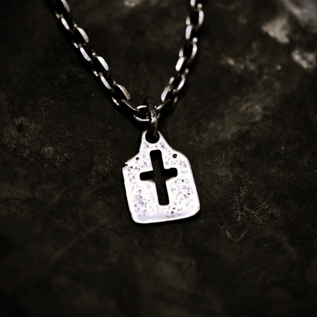 Сребърен медальон 925 с кръст – мъжко бижу с оксидирано покритие | Арт Дива