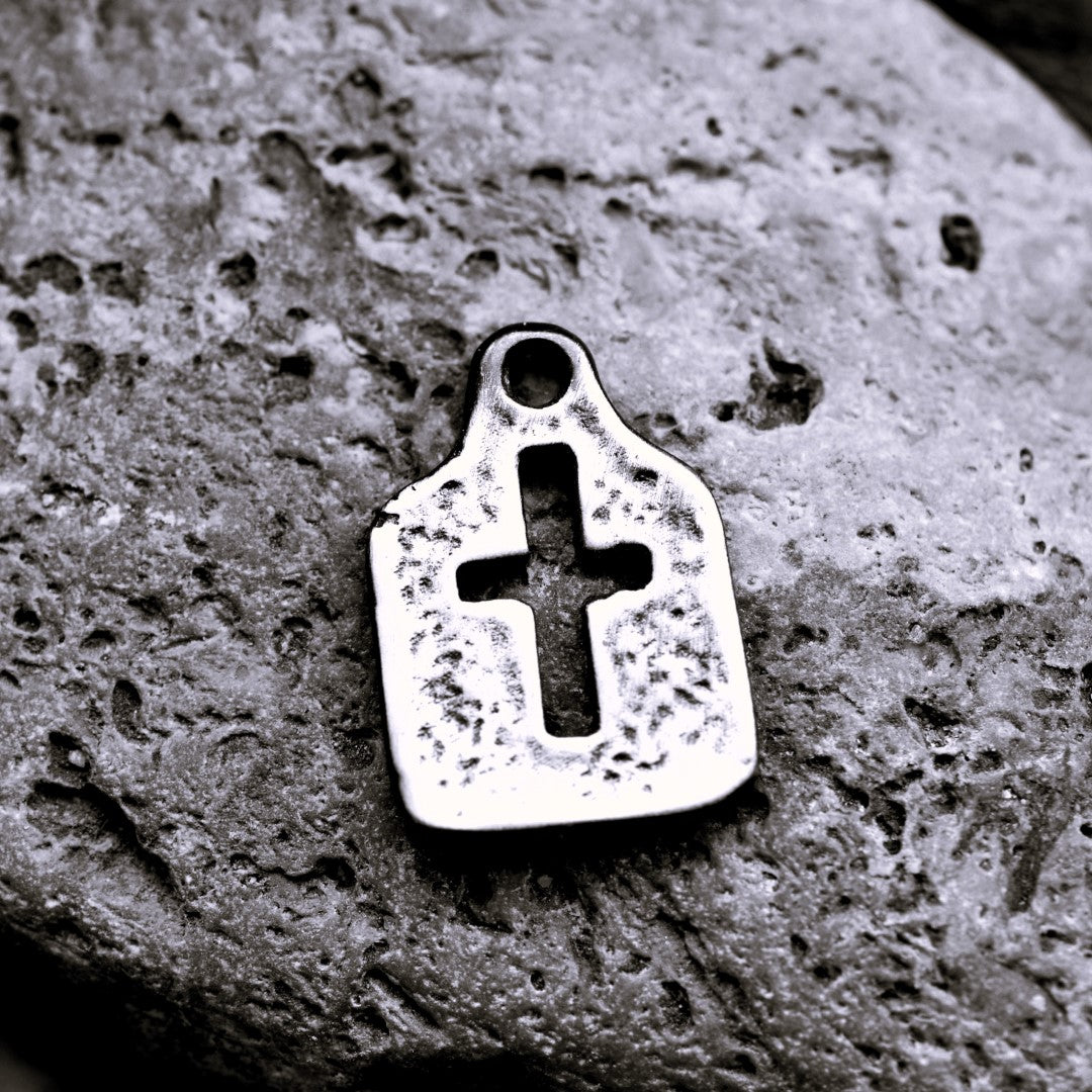 Сребърен медальон 925 с кръст – мъжко бижу с оксидирано покритие | Арт Дива