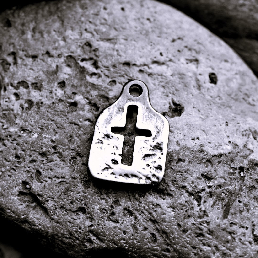 Сребърен медальон 925 с кръст – мъжко бижу с оксидирано покритие | Арт Дива