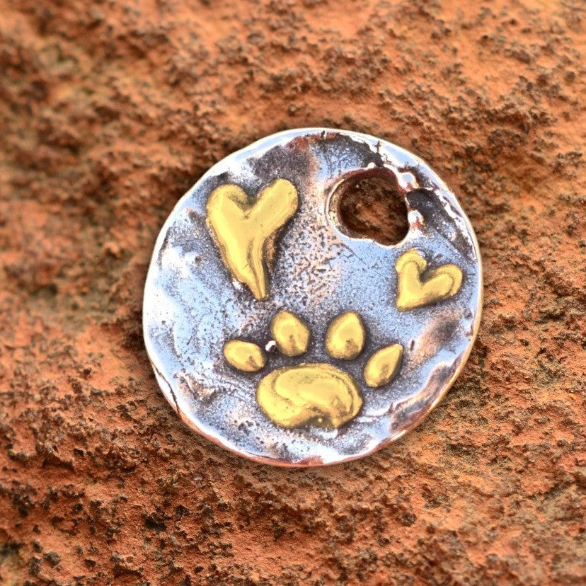 Сребърен медальон 925 „Следи от любов“ | Амулет за връзка между човек и животно | Ръчно изработено бижу | Бохо – Рустик – Скулптурно бижу | ArtDiva