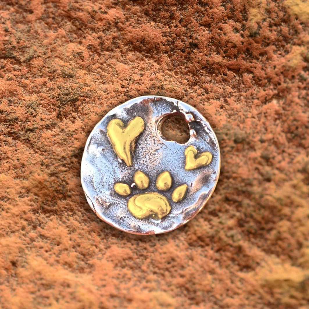 Сребърен медальон 925 „Следи от любов“ | Амулет за връзка между човек и животно | Ръчно изработено бижу | Бохо – Рустик – Скулптурно бижу | ArtDiva