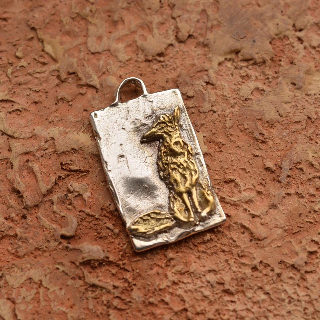 Ръчно изработен сребърен медальон 925 „Лисица“ със златни акценти | Талисман на интуицията, чара и независимостта на духа | Амулет на женската енергия и свободата | Бохо – Рустик – Скулптурни бижута | Арт Дива