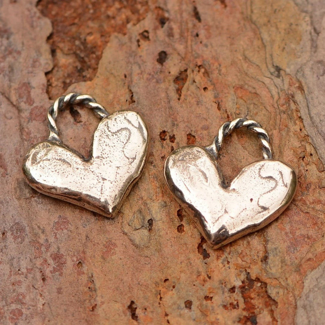 Сребърно бижу 925 – медальон „Малко Сърце с Усукана Халка“, талисман за обич и свързаност, бохо стил, ръчна изработка | Арт Дива