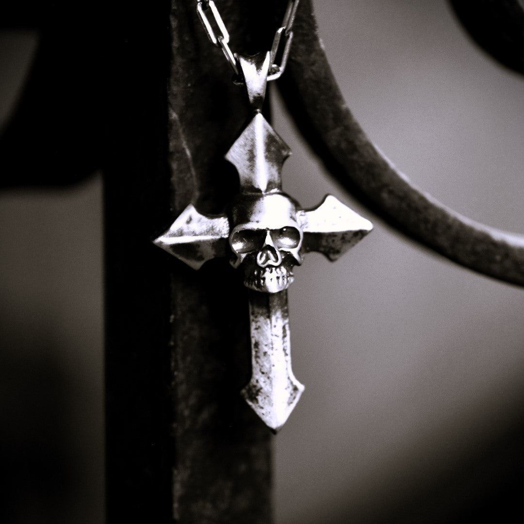 Сребърен медальон 925 „Memento Mori“ – мъжки кръст със символ на смъртта и вечността | Арт Дива