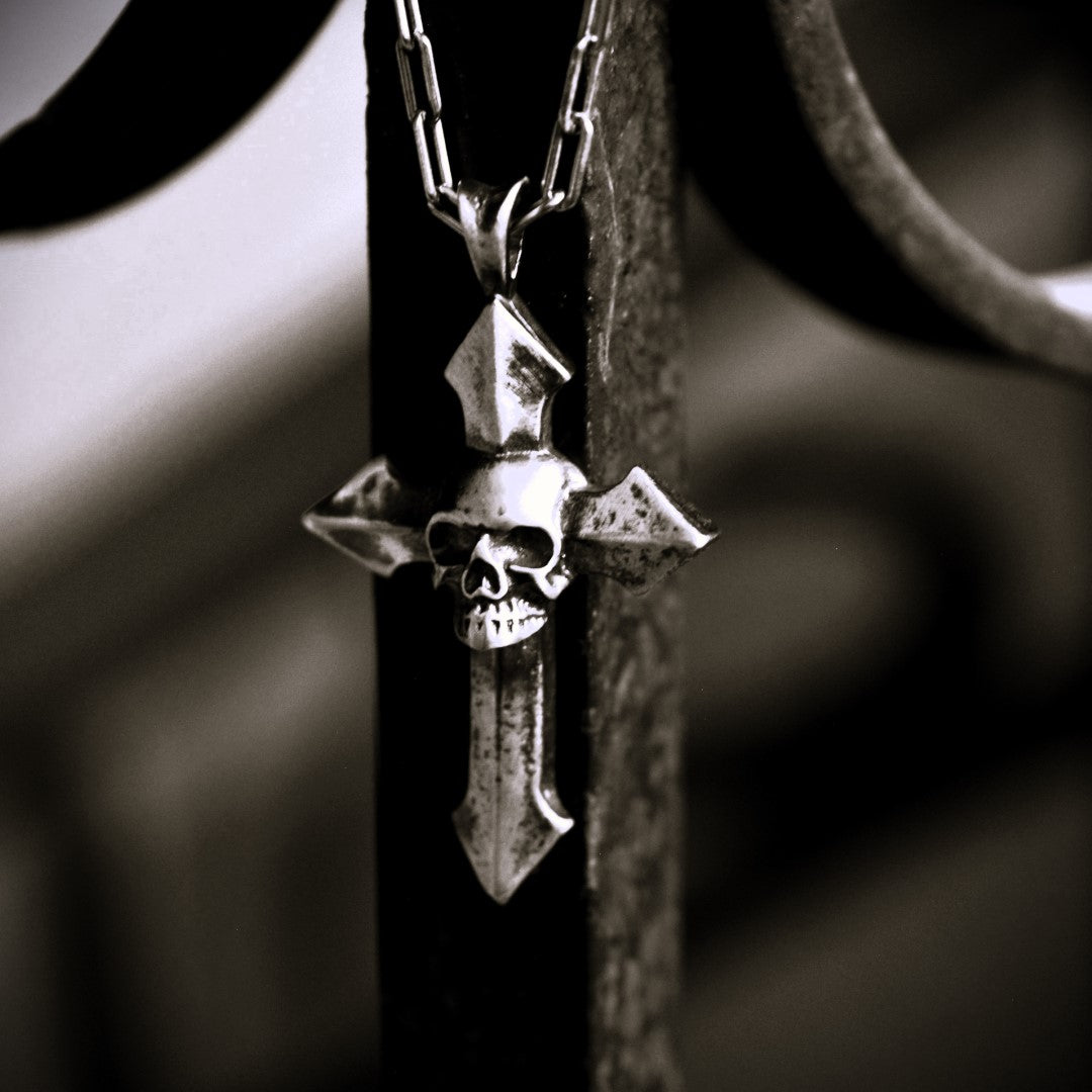 Сребърен медальон 925 „Memento Mori“ – мъжки кръст със символ на смъртта и вечността | Арт Дива