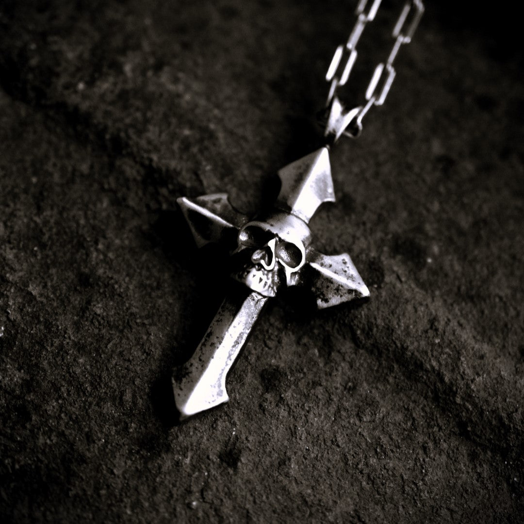 Сребърен медальон 925 „Memento Mori“ – мъжки кръст със символ на смъртта и вечността | Арт Дива