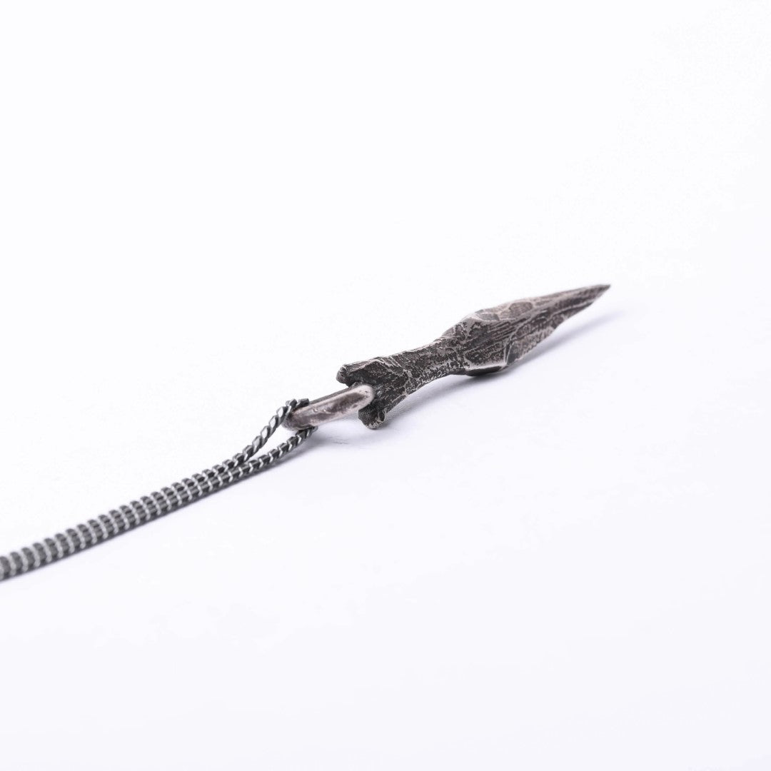Сребърен медальон острие 925 | Мъжка висулка кинжал талисман за сила и защита | Рустик скулптурно бижу ръчна изработка | Арт Дива