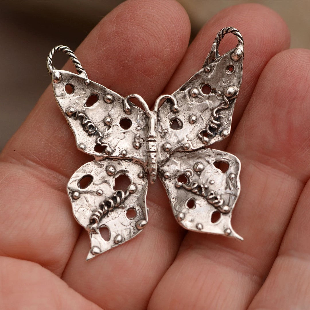 Сребърен медальон 925 „Пеперуда на трансформацията" – талисман на свободата и новото начало | Амулет на душевното пробуждане и женствената енергия | Бохо – Рустик – Скулптурни бижута | Арт Дива (Копие)