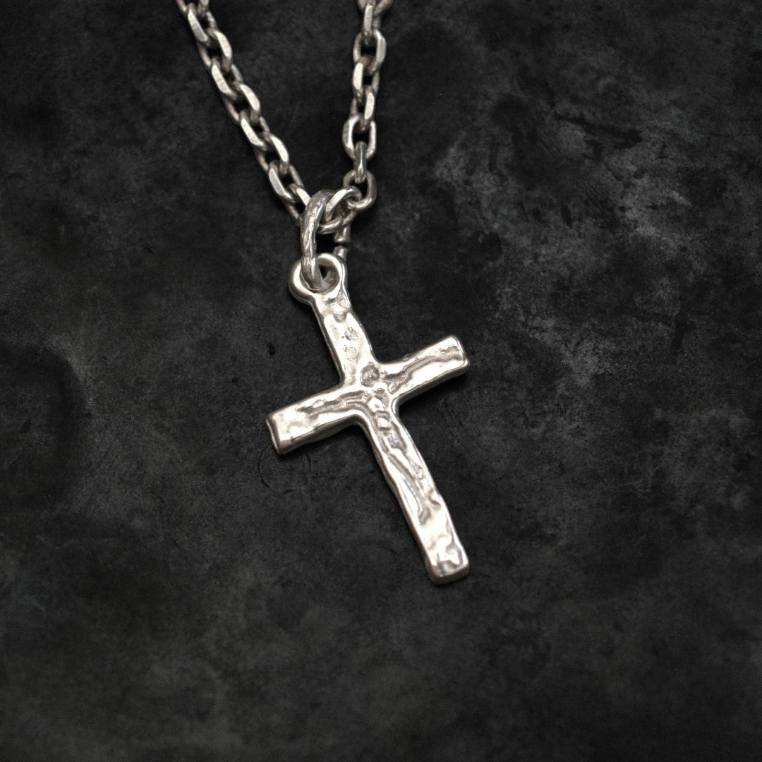 Сребърен мъжки медальон „Разпятие“ – Кръст с Исус Христос | 925 Стерлингово Сребро | Ръчна изработка Art Diva