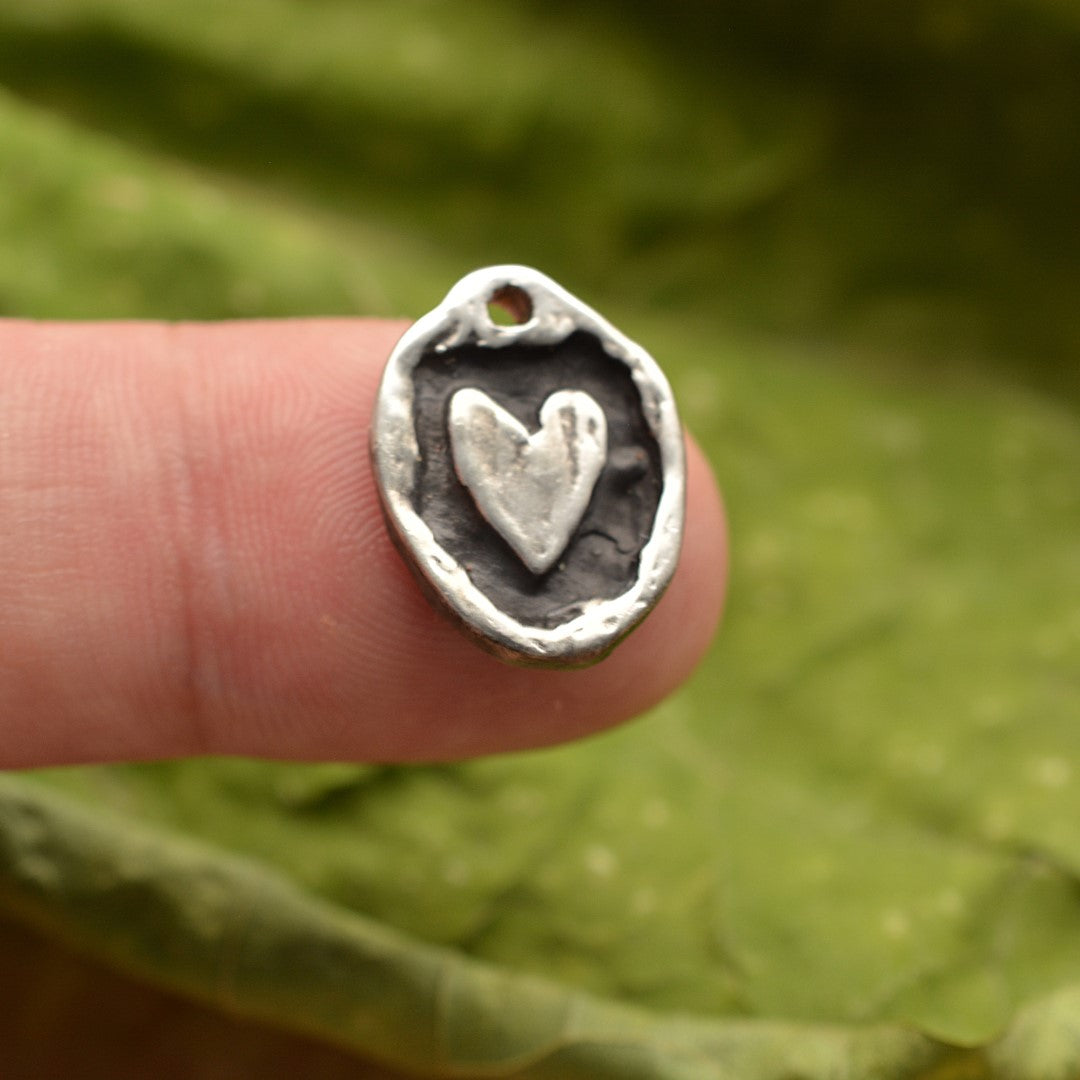 Сребърен медальон 925 „Рустикално сърце“ | Талисман и амулет на любовта и връзката | Ръчно изработено бижу от Арт Дива | Бохо – Рустик – Скулптурно бижу