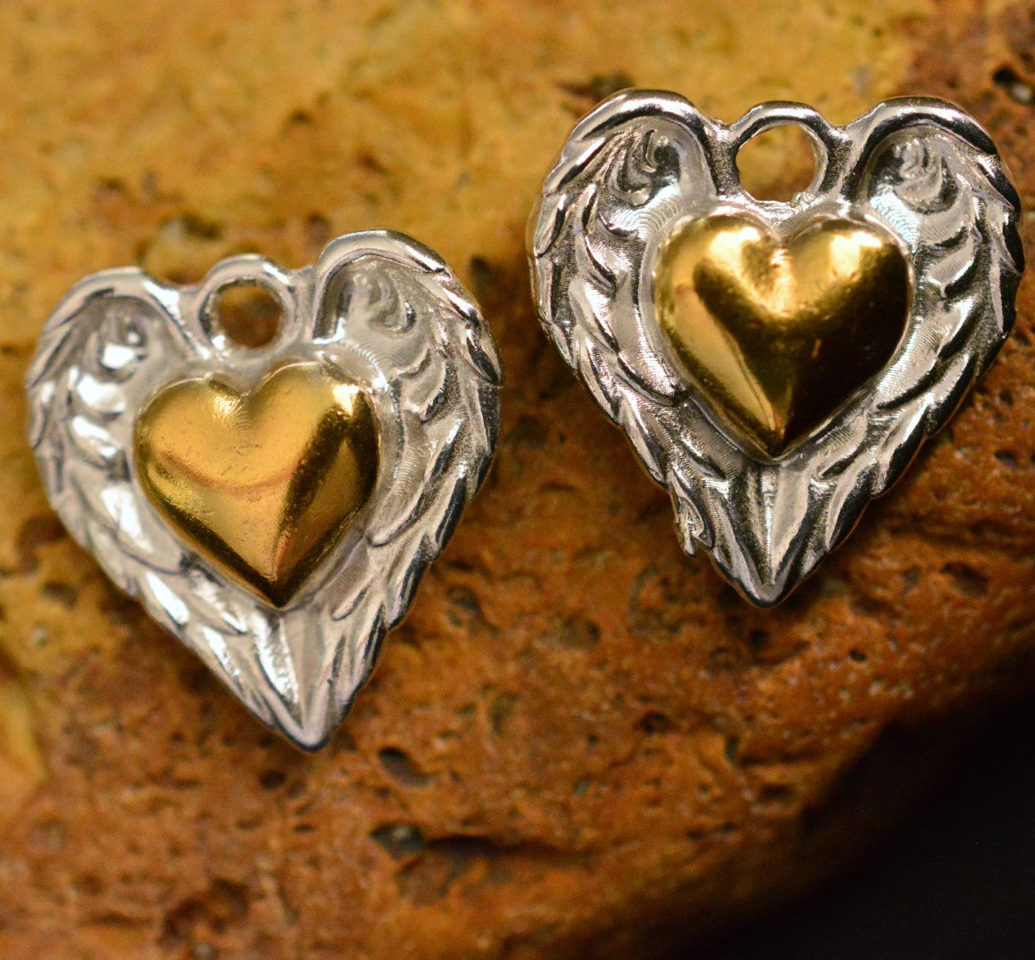 Сребърен медальон 925 със златен акцент – „Сърце с ангелски крила“ | Талисман за закрила и любов | Бохо – Арт – Рюстик | Ръчна изработка от Art Diva