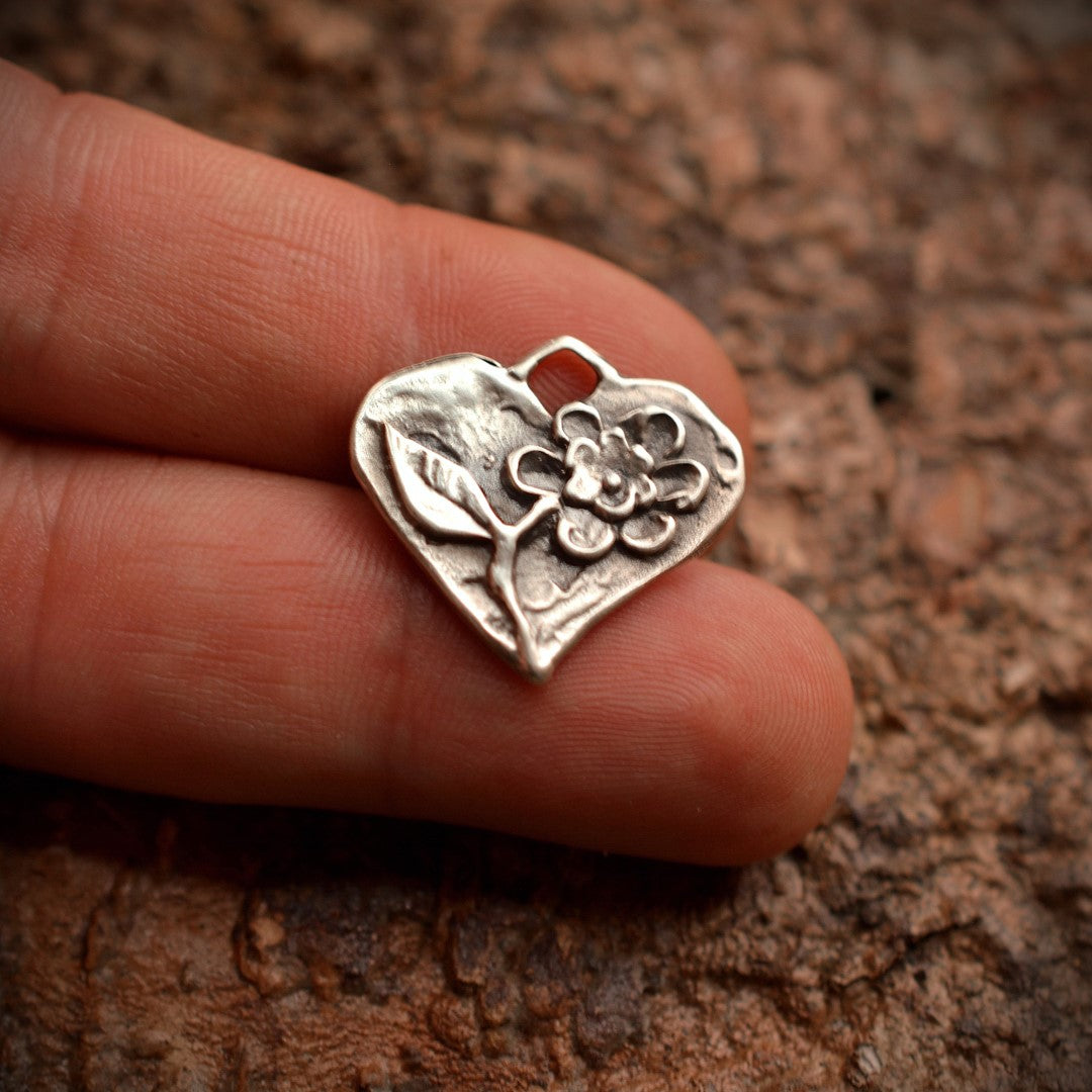 Сребърен медальон 925 сърце с цвят – талисман за любов, скулптурни бижута, бохо стил, ръчна изработка, подходящ подарък за майка, дъщеря или приятелка | Арт Дива