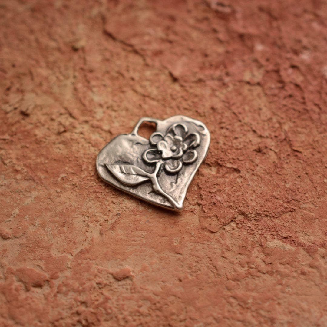 Сребърен медальон 925 сърце с цвят – талисман за любов, скулптурни бижута, бохо стил, ръчна изработка, подходящ подарък за майка, дъщеря или приятелка | Арт Дива