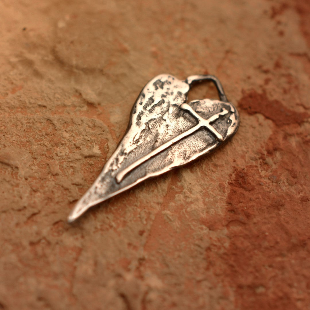 Сребърен медальон 925 дълго сърце с кръст – талисман за вяра в любовта, скулптурни бижута, бохо стил, ръчна изработка, подходящ подарък за майка, дъщеря или приятелка | Арт Дива
