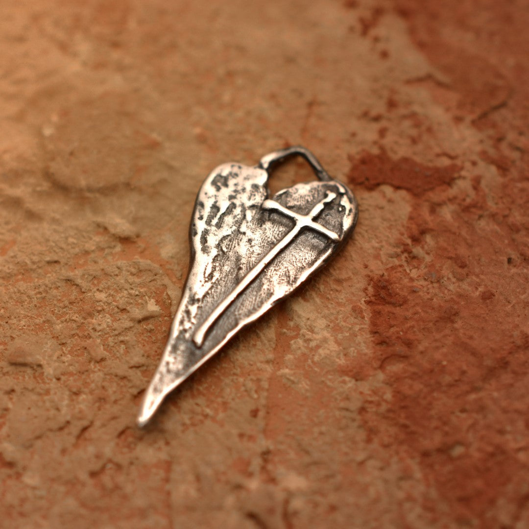 Сребърен медальон 925 дълго сърце с кръст – талисман за вяра в любовта, скулптурни бижута, бохо стил, ръчна изработка, подходящ подарък за майка, дъщеря или приятелка | Арт Дива