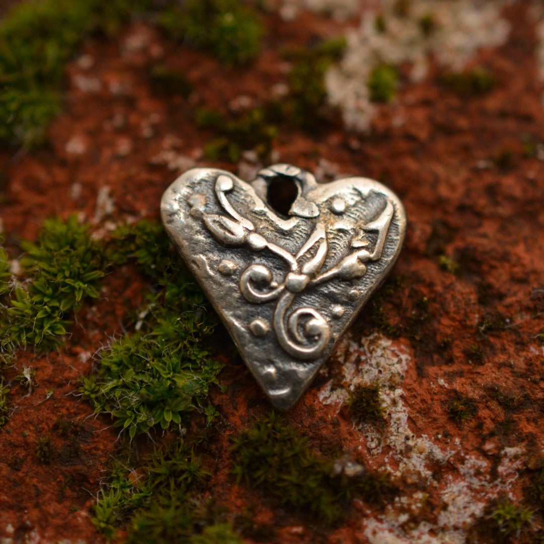 Сребърен медальон 925 сърце – талисман за любов, скулптурни бижута, бохо стил, ръчна изработка, подходящ подарък за майка, дъщеря или приятелка Арт Дива