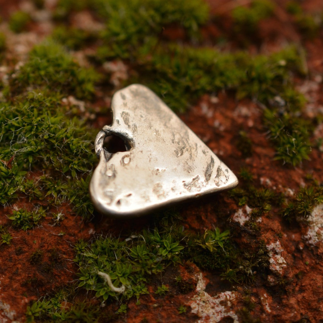 Сребърен медальон 925 сърце – талисман за любов, скулптурни бижута, бохо стил, ръчна изработка, подходящ подарък за майка, дъщеря или приятелка Арт Дива