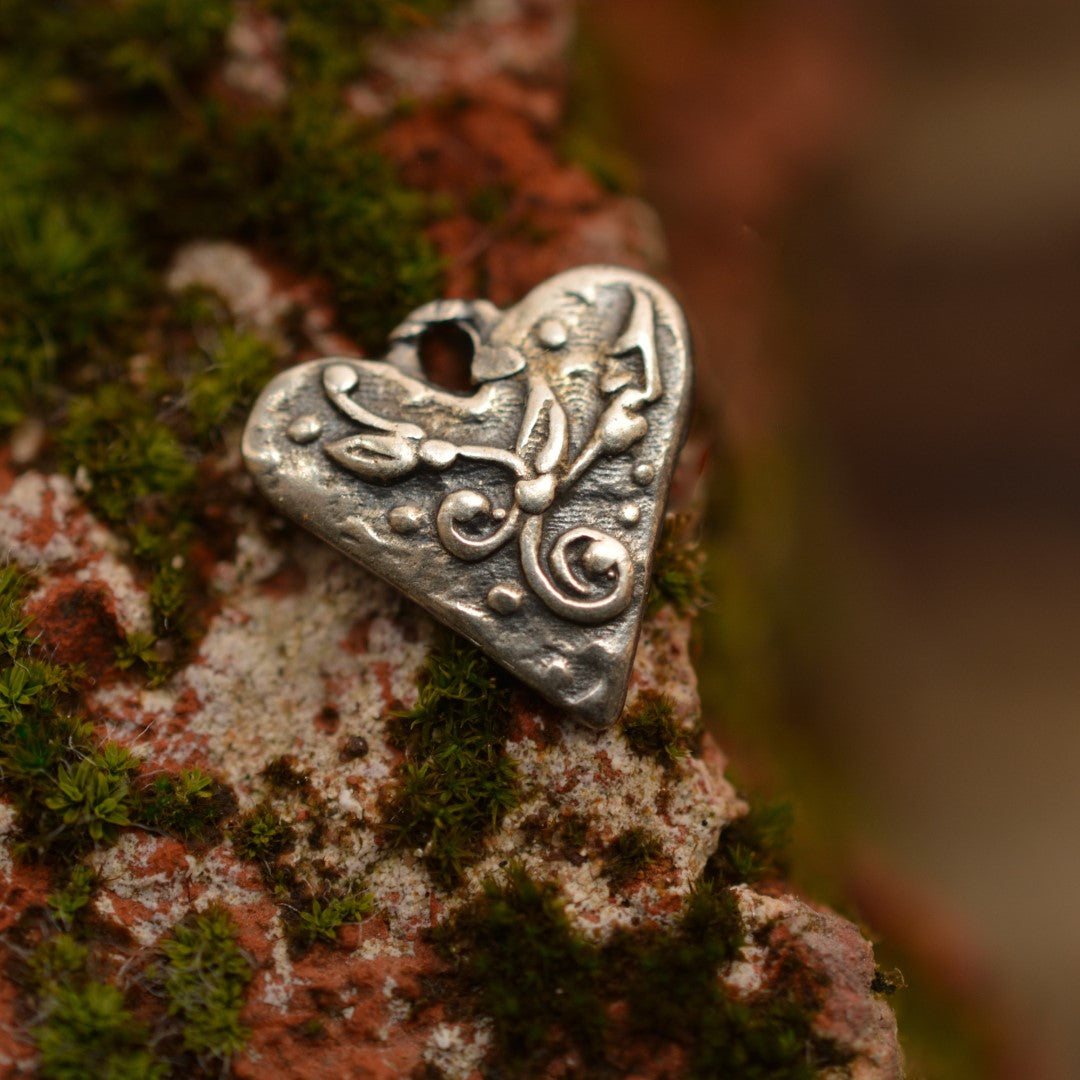 Сребърен медальон 925 сърце – талисман за любов, скулптурни бижута, бохо стил, ръчна изработка, подходящ подарък за майка, дъщеря или приятелка Арт Дива