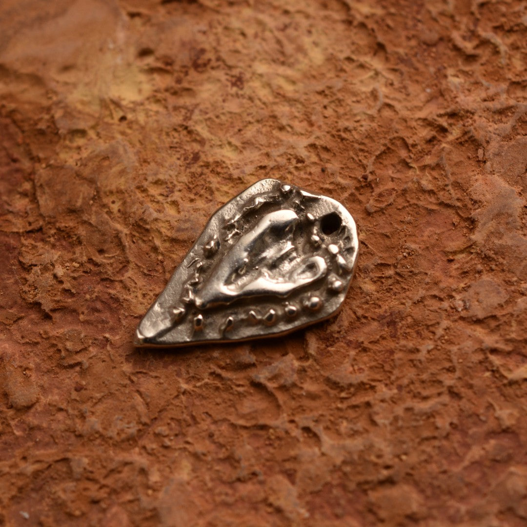 Сребърен медальон 925 „Сърце на обич“ – талисман за любов и нежност | Ръчна изработка бохо рустик скулптурно бижу | Art Diva