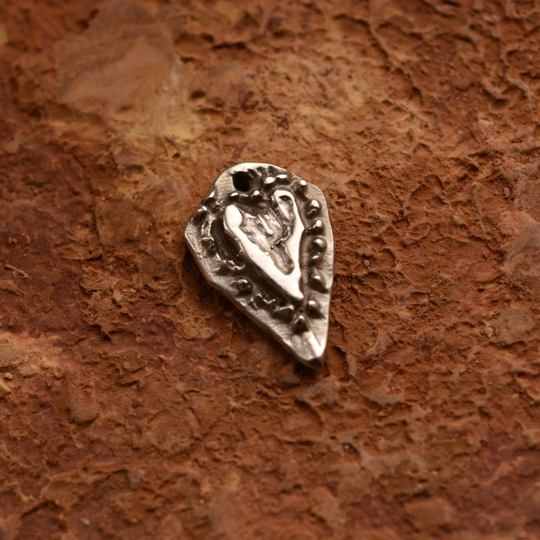 Сребърен медальон 925 „Сърце на обич“ – талисман за любов и нежност | Ръчна изработка бохо рустик скулптурно бижу | Art Diva