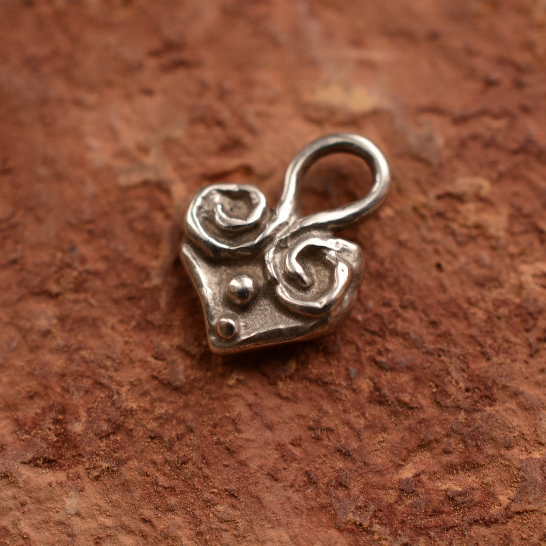 Сребърен медальон 925 сърце – талисман за любов, скулптурни бижута, бохо стил, ръчна изработка, подходящ подарък за майка, дъщеря или приятелка Арт Дива