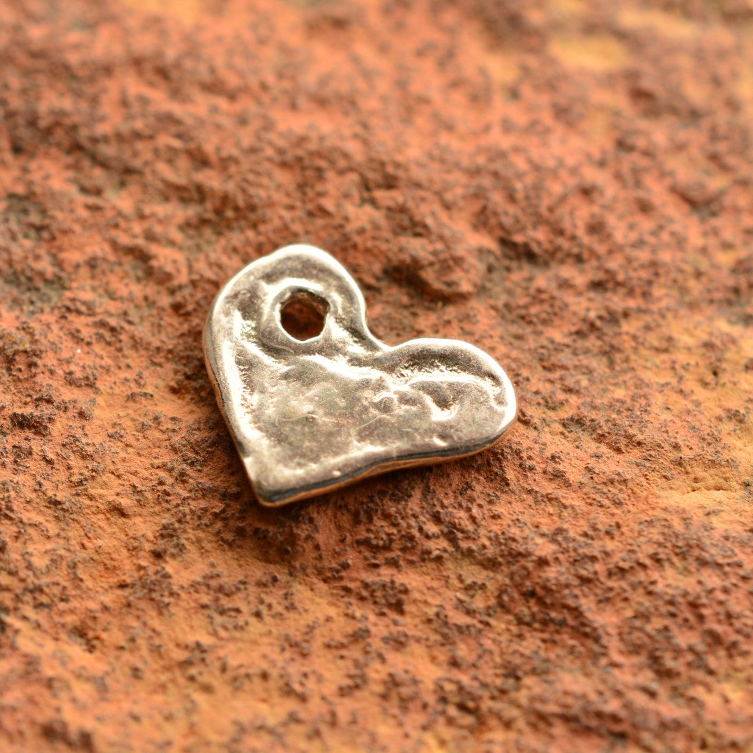Сребърен медальон 925 сърце – талисман за любов и свързаност, ръчна изработка в бохо и рустик стил | Арт Дива