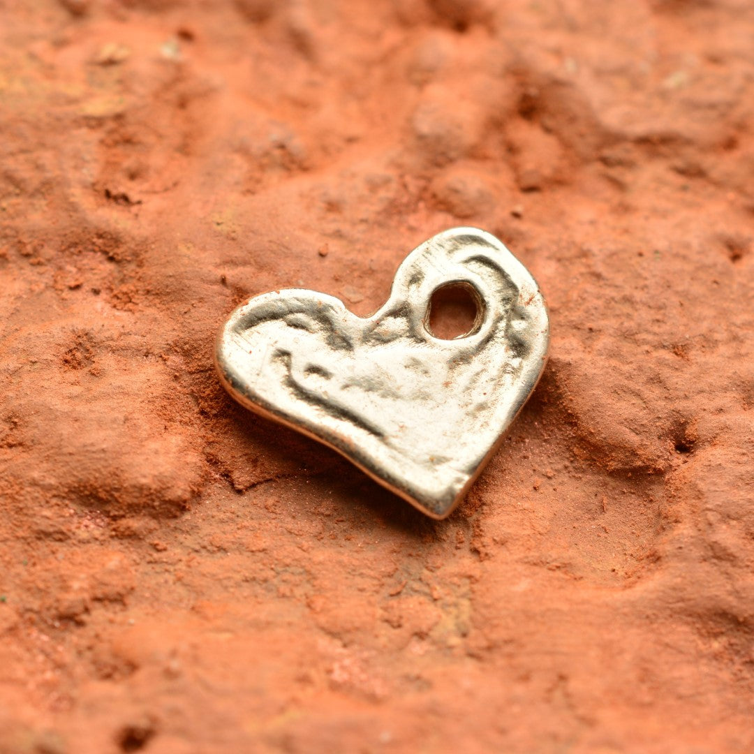 Сребърен медальон 925 сърце – талисман за любов и свързаност, ръчна изработка в бохо и рустик стил | Арт Дива