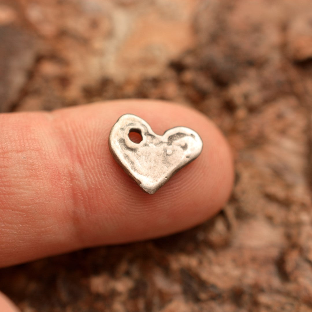 Сребърен медальон 925 сърце – талисман за любов и свързаност, ръчна изработка в бохо и рустик стил | Арт Дива