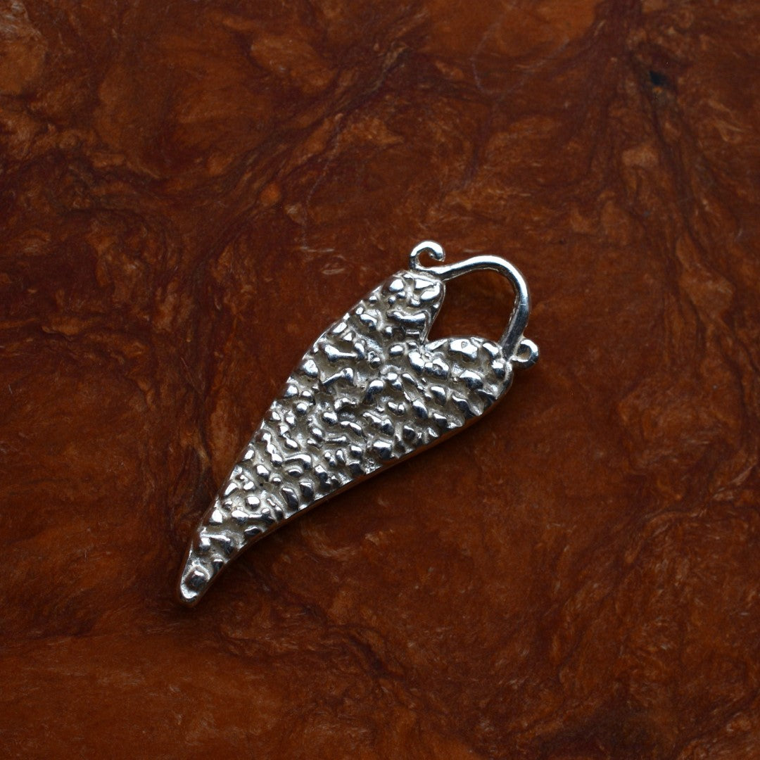 Сребърен медальон 925 „Сърце“ | Талисман на любов и емоция | Ръчно изработено бижу от ArtDiva | Бохо – Рустик – Скулптурно бижу