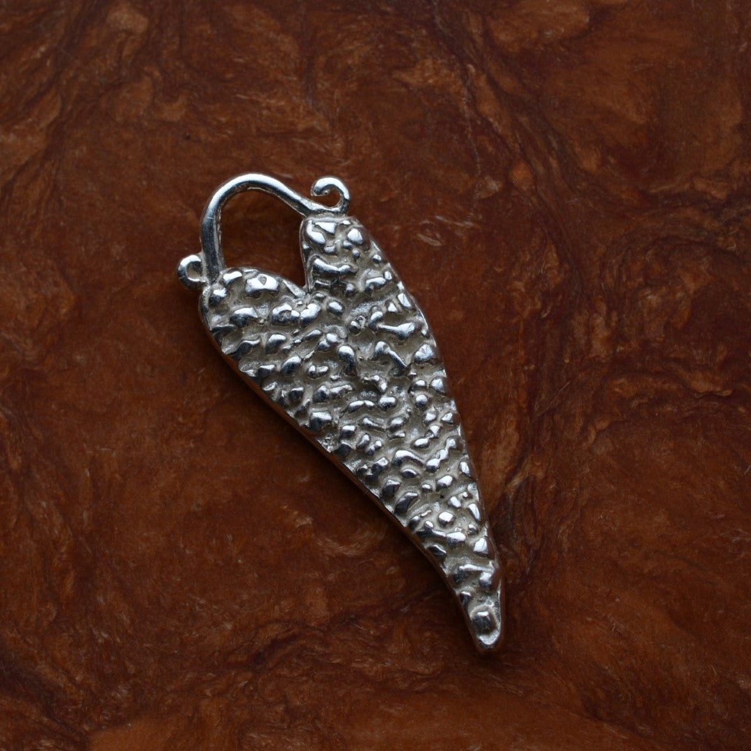 Сребърен медальон 925 „Сърце“ | Талисман на любов и емоция | Ръчно изработено бижу от ArtDiva | Бохо – Рустик – Скулптурно бижу