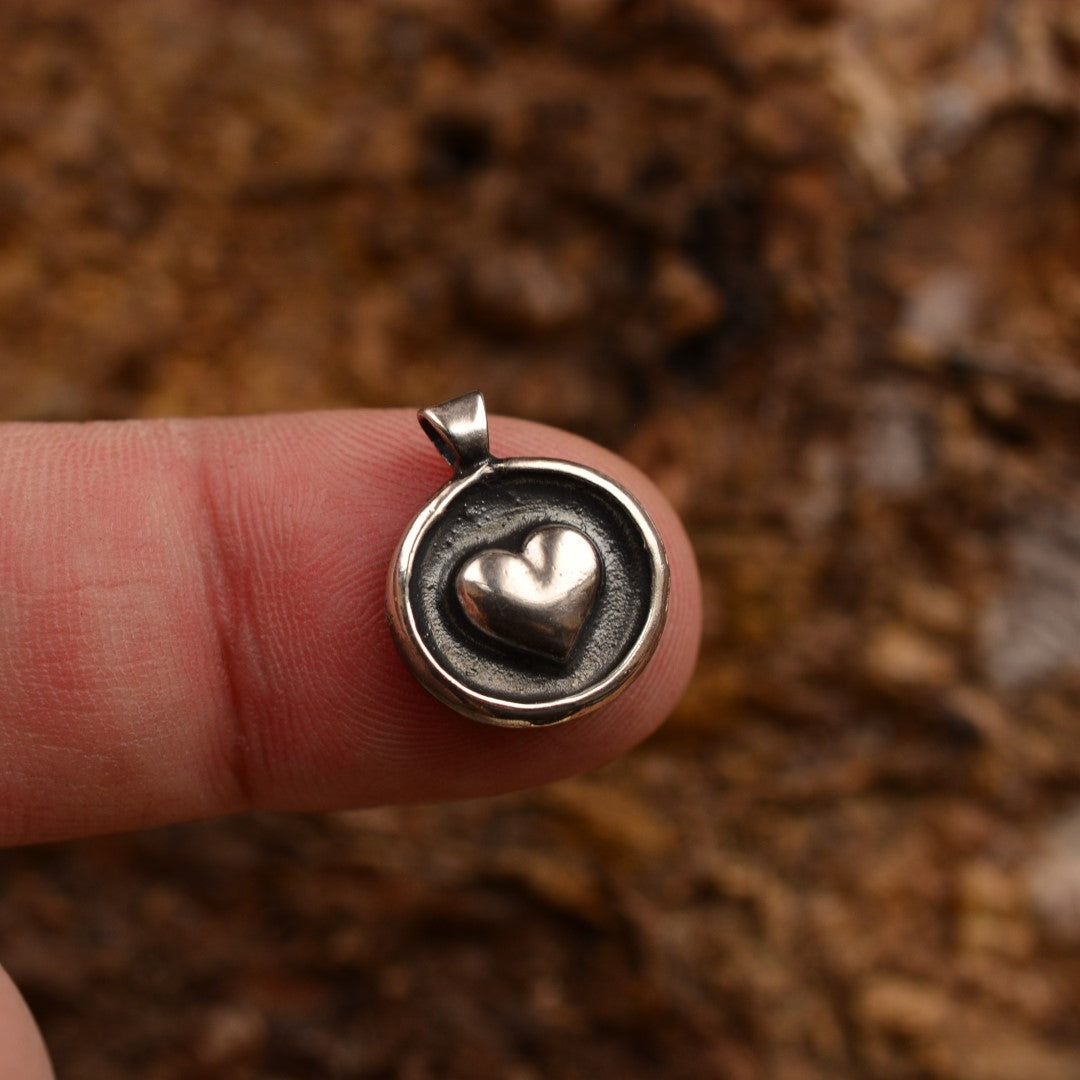Сребърен медальон 925 „Сърце“ | Талисман за любов и закрила | Ръчна изработка бохо рустик скулптурно бижу | Art Diva