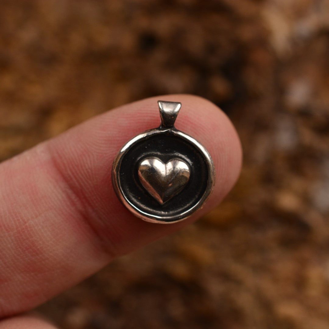Сребърен медальон 925 „Сърце“ | Талисман за любов и закрила | Ръчна изработка бохо рустик скулптурно бижу | Art Diva