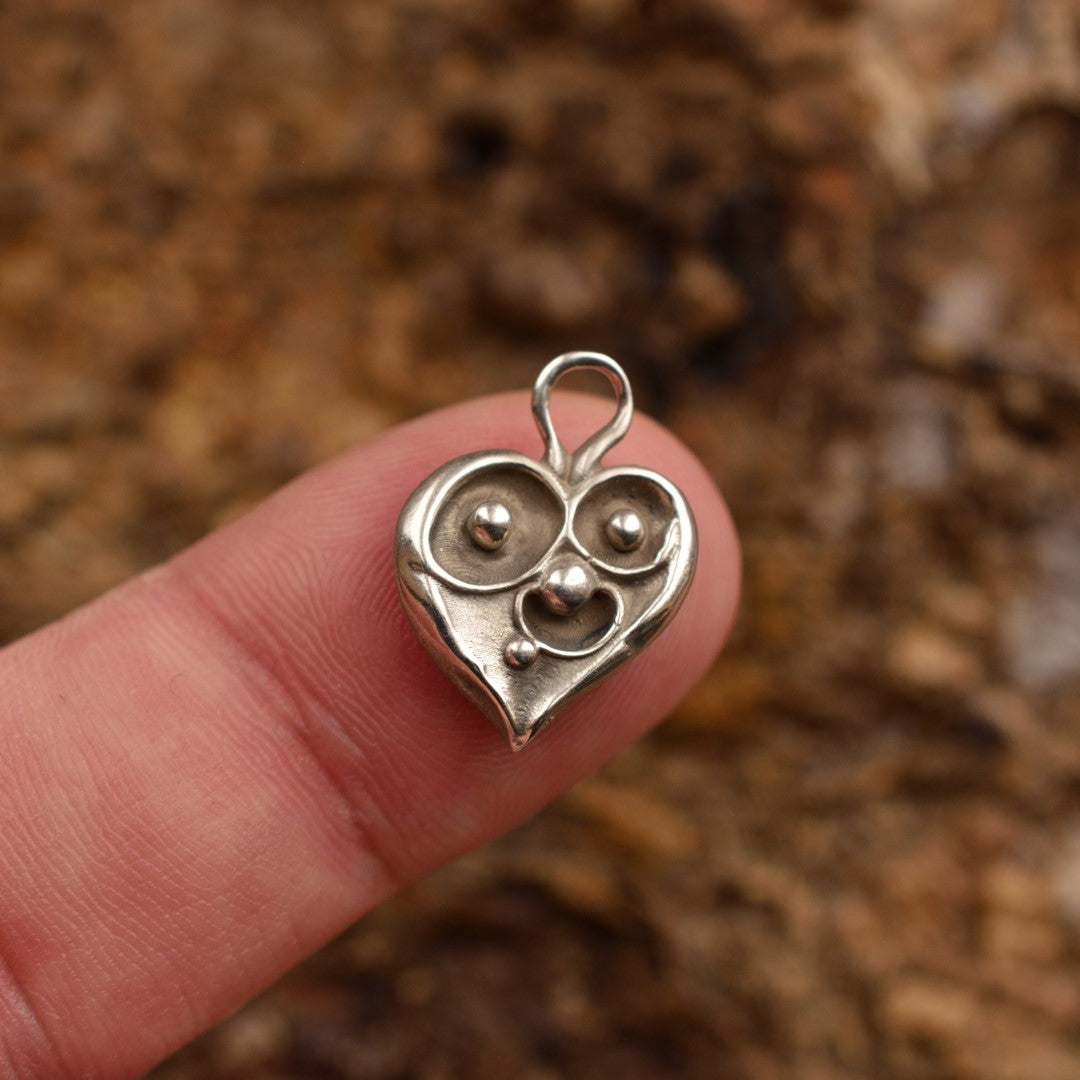 Сребърен медальон 925 „Семейно сърце“ | Талисман за любов, обич и семейна връзка | Бохо рустик скулптурно бижу от Art Diva